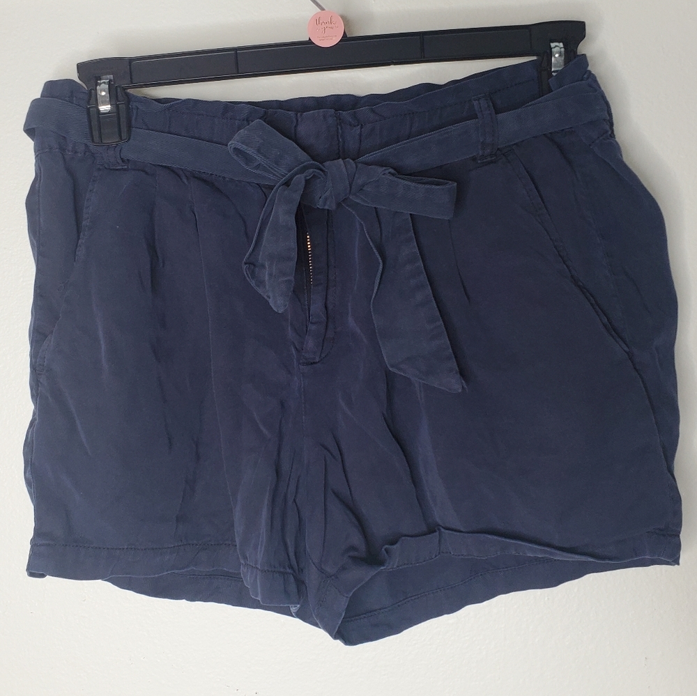 Daily Ritual shorts - Picture 2 of 9